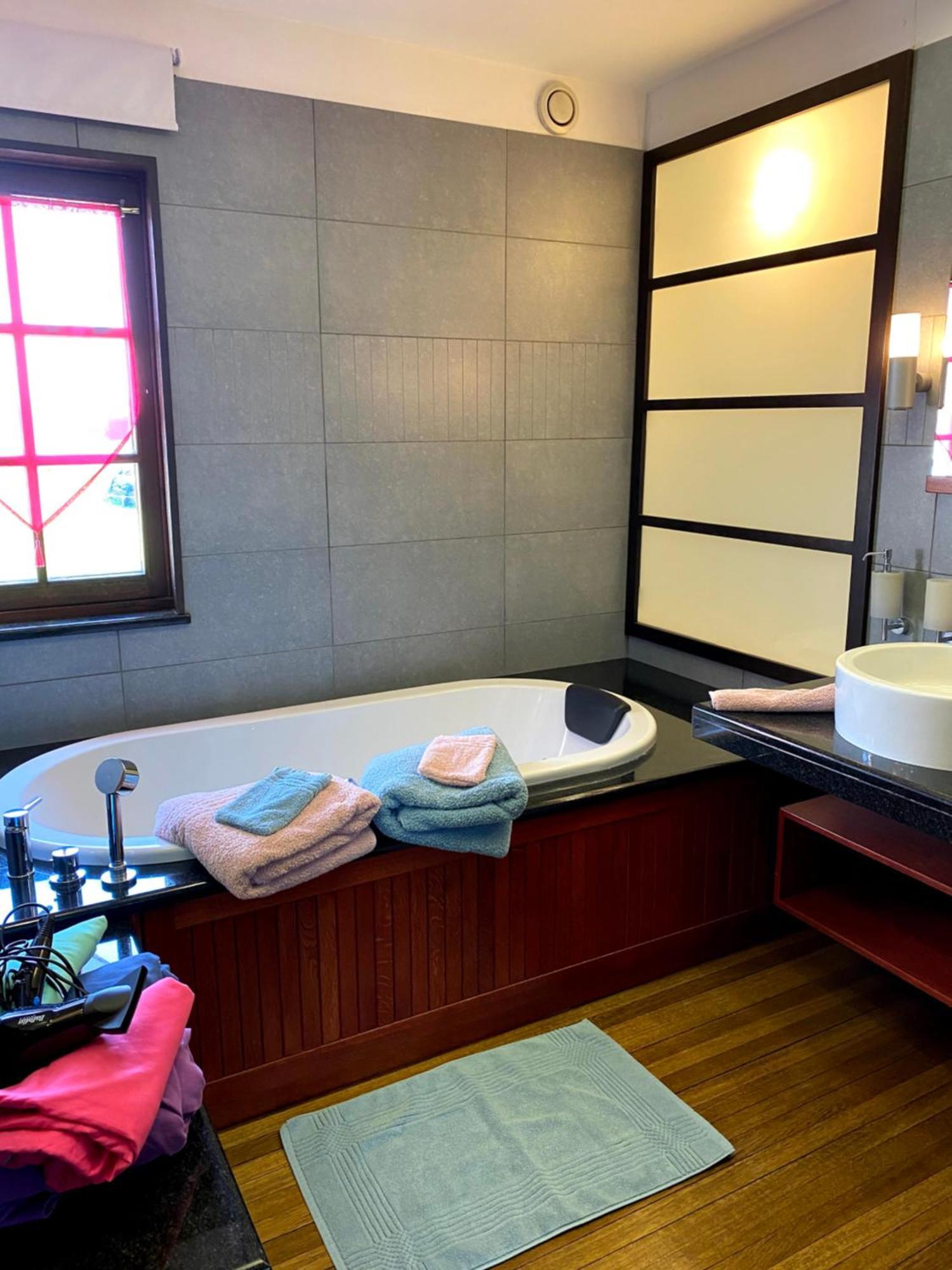 Le Chateau De Frankie Spas-Saunas Grand-Reng Eksteriør bilde